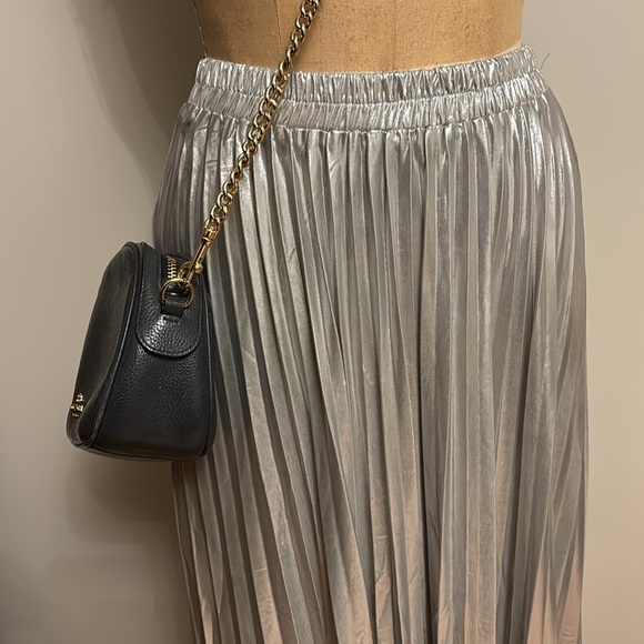 Metallic Pleated Shirt NWT - Picture 2 of 5